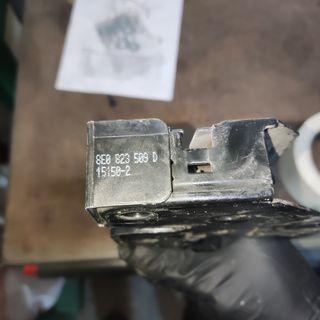 Cerradura capó Seat exeo Audi a4 8E0823509D