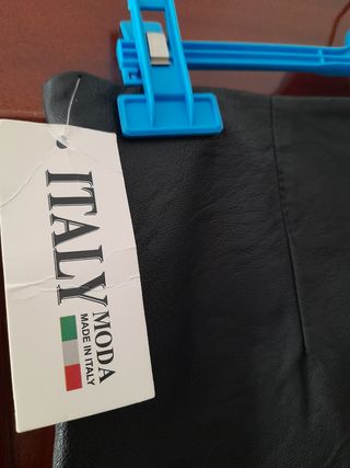 Falda corta imitación piel
