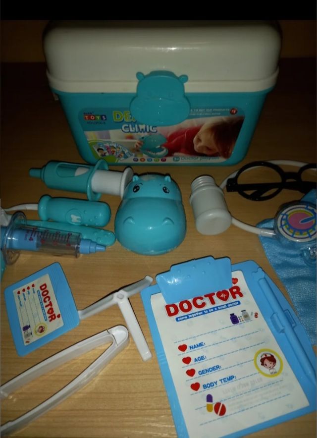 MALETIN DENTISTA CON ACCESORIOS.