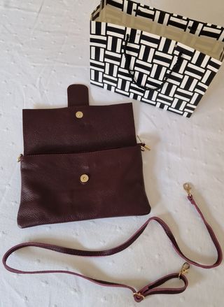 Cartera de mano de cuero sin estrenar