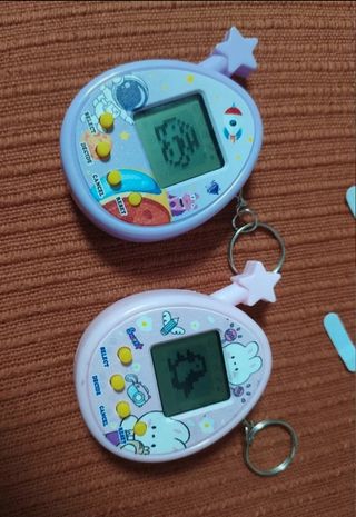 DOS mascotas virtuales estilo Tamagotchi