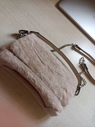 Bolso rosa de pelito para invierno.