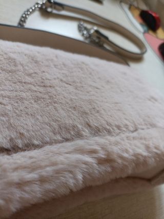 Bolso rosa de pelito para invierno.