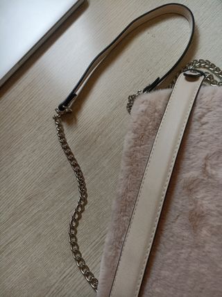 Bolso rosa de pelito para invierno.