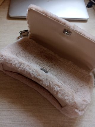 Bolso rosa de pelito para invierno.