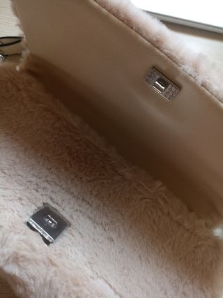 Bolso rosa de pelito para invierno.