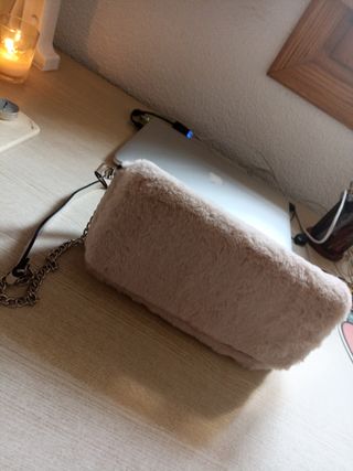 Bolso rosa de pelito para invierno.