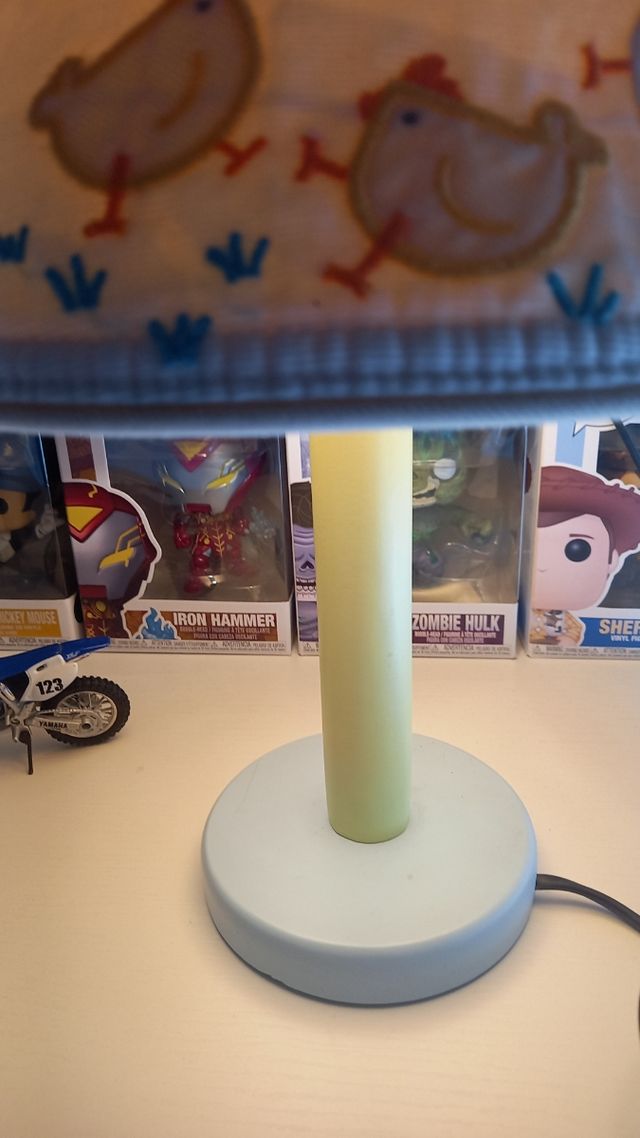 Lámpara mesita noche dormitorio infantil