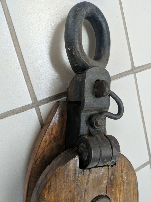 Polea simple antigua de velero