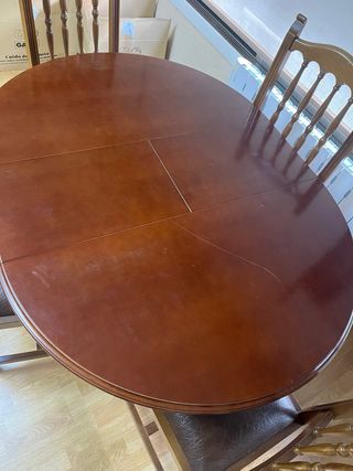 Mesa de comedor y 4 sillas