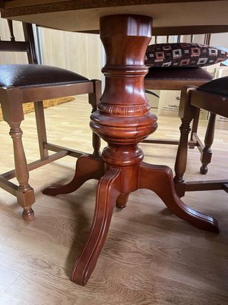 Mesa de comedor y 4 sillas