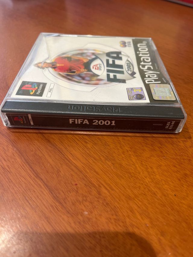 FIFA 2001- tiene la caja rota