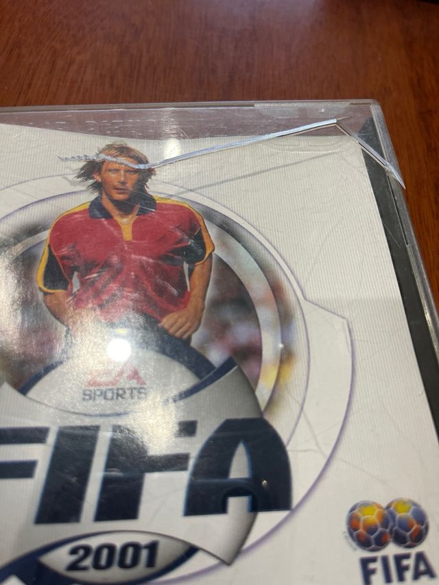 FIFA 2001- tiene la caja rota