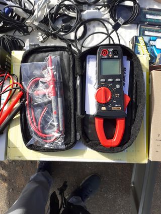 Multimetro pinza amperimetro capacimetro