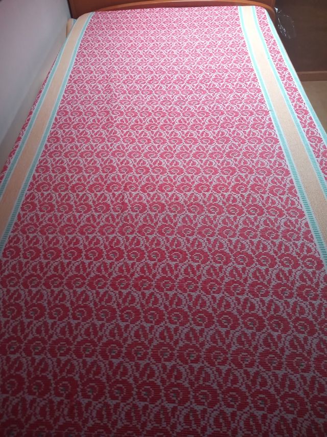 Colcha antigua sin estrenar para cama de 90 cm con