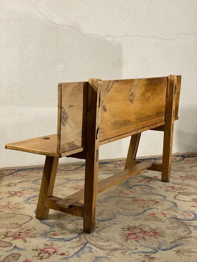 Banco antiguo de pino