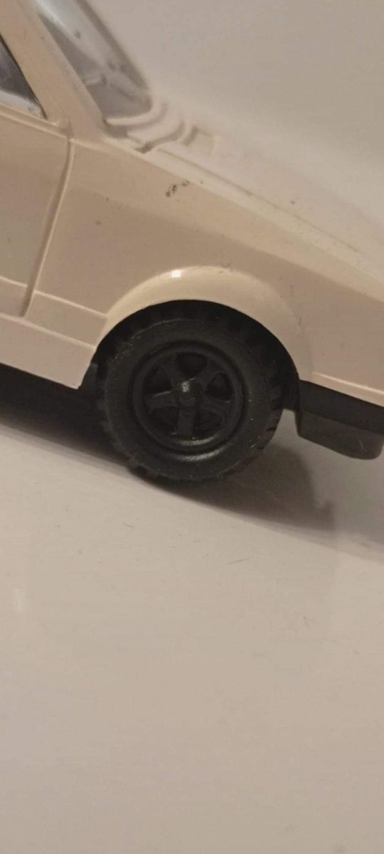 *FORD ESCORT TRANSPLASTIC 1/43