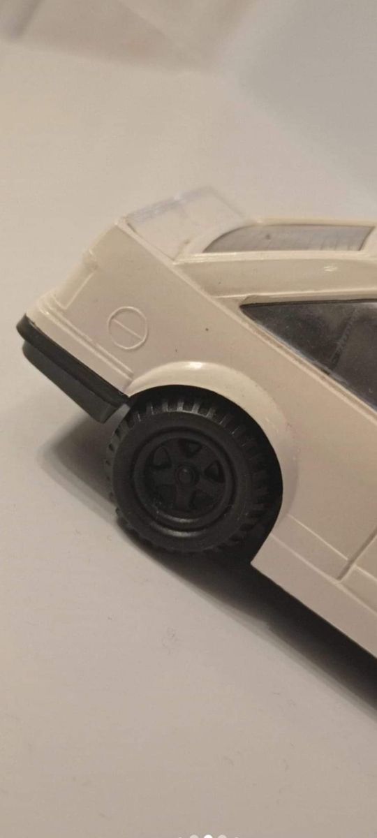*FORD ESCORT TRANSPLASTIC 1/43