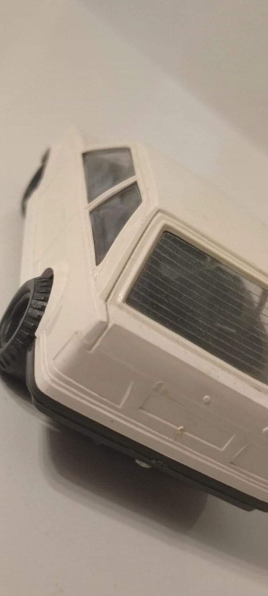 *FORD ESCORT TRANSPLASTIC 1/43