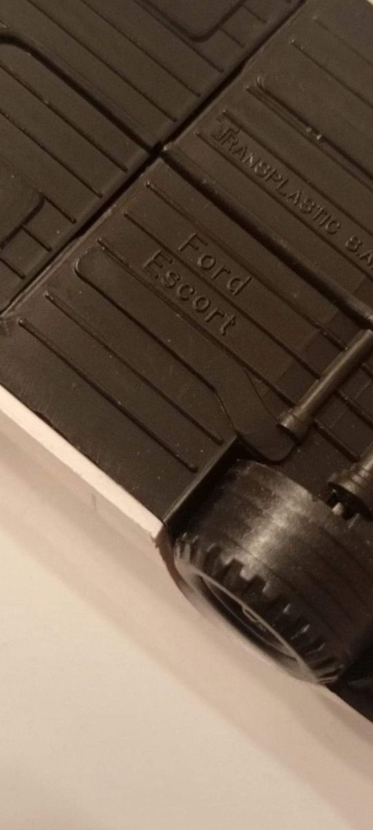 *FORD ESCORT TRANSPLASTIC 1/43