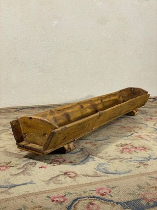 Artesa o comedero antiguo