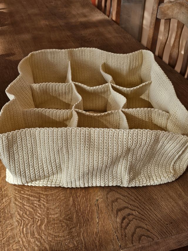  2 Cestas de almacenaje de ganchillo.