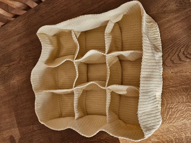  2 Cestas de almacenaje de ganchillo.