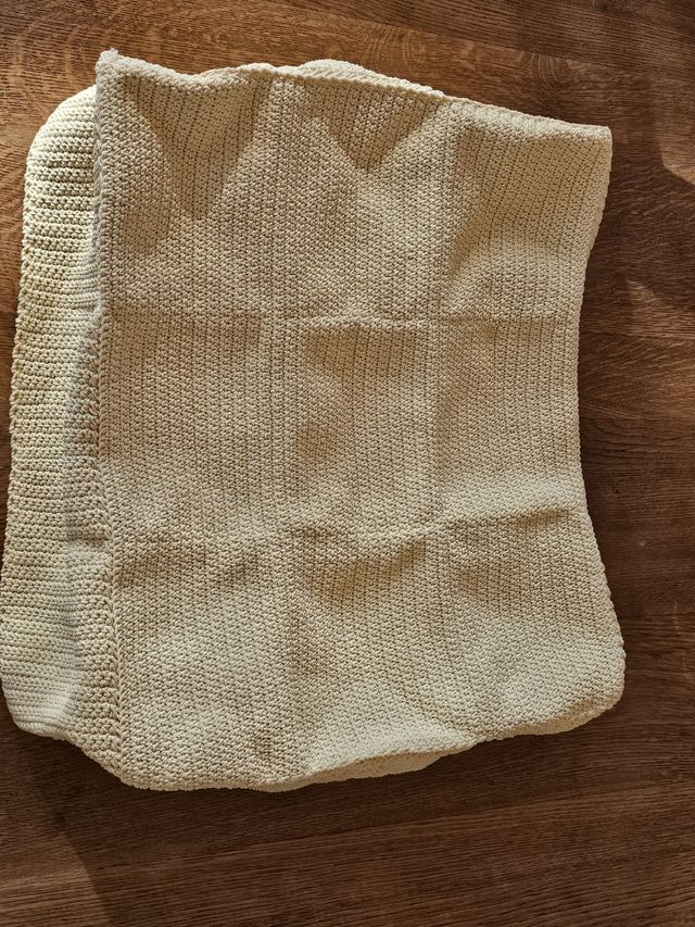  2 Cestas de almacenaje de ganchillo.