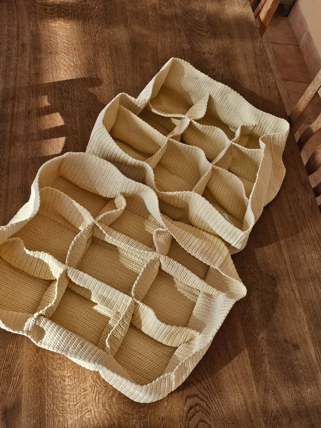  2 Cestas de almacenaje de ganchillo.