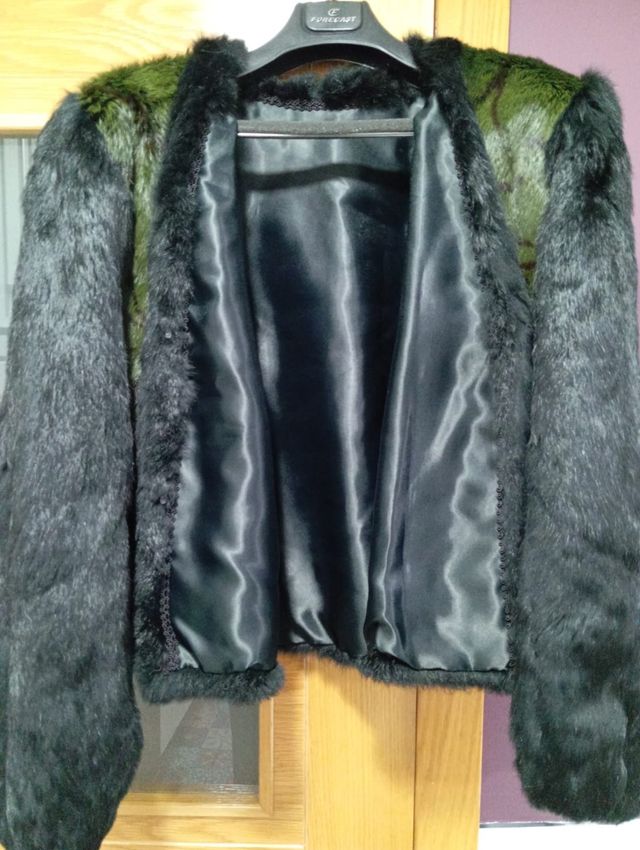 Abrigo corto vintage de piel.