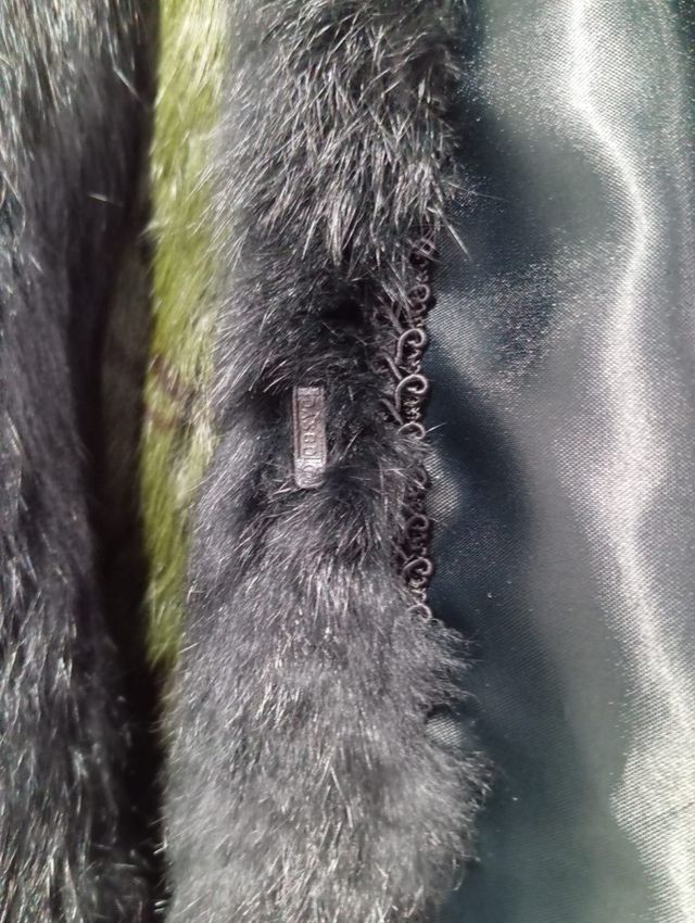 Abrigo corto vintage de piel.