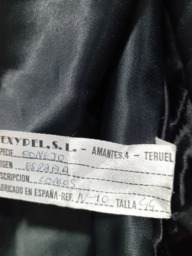 Abrigo corto vintage de piel.