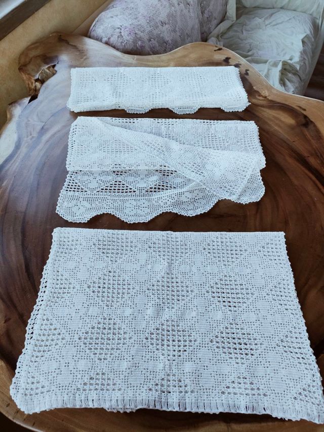 Set di 3 tende fatte ad uncinetto