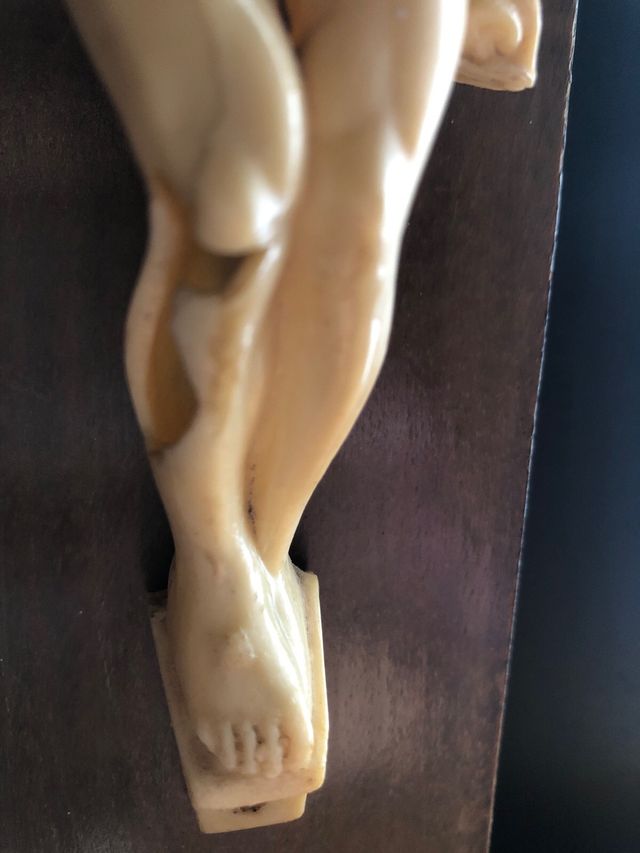 cristo antiguo en la cruz