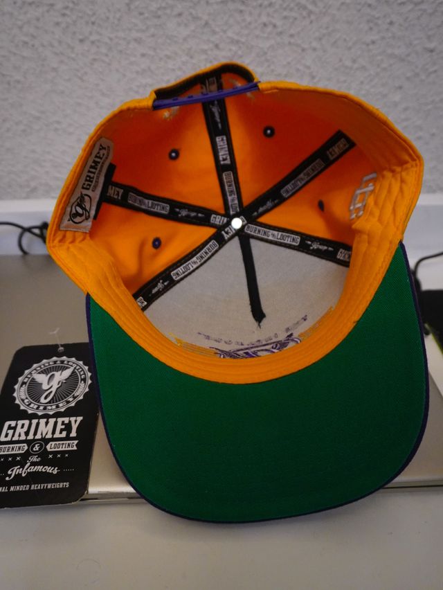 Gorra Grimey Snapback Burning and Looting Yellow