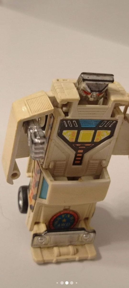 *COCHE TRANSFORMER ARTEC 1/64