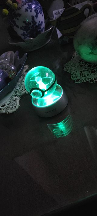 Pokémon: Mew sfera di cristallo (lampada notturna)