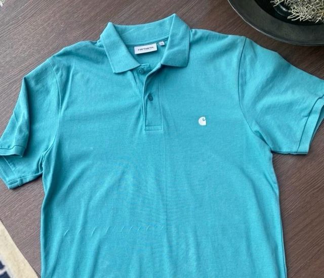 Polo verde Carhartt. Precioso
