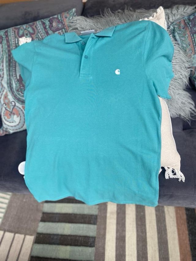 Polo verde Carhartt. Precioso