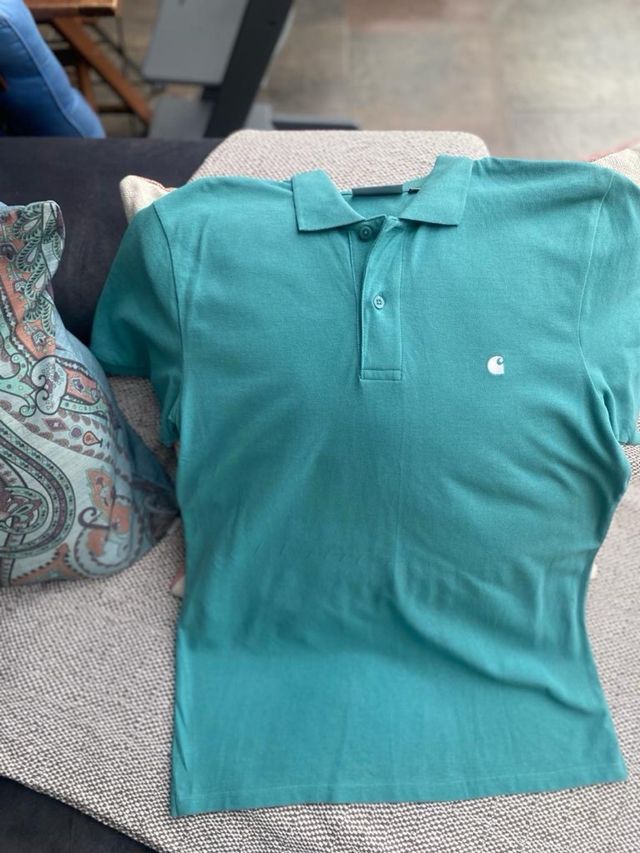 Polo verde Carhartt. Precioso