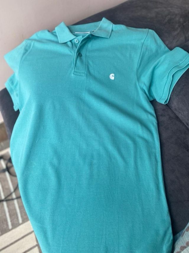Polo verde Carhartt. Precioso