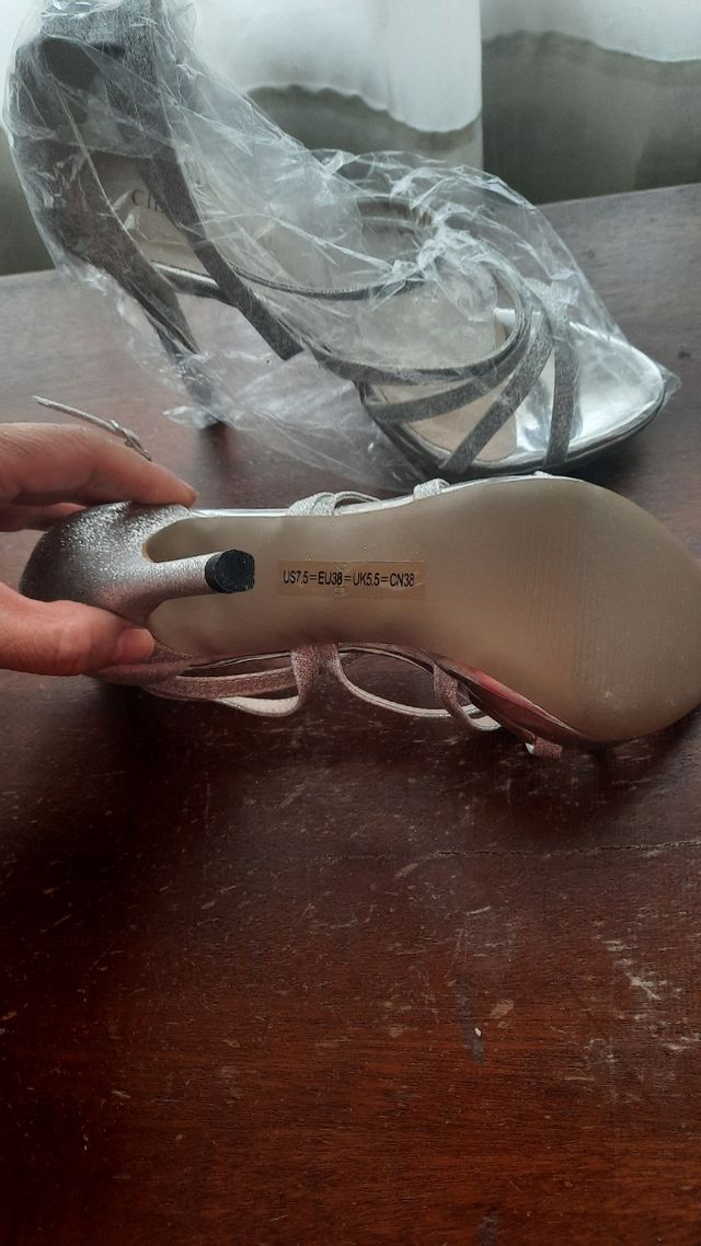 Sandalias de tacon nuevos