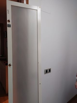 Puerta estanteria billy. Medidas 40×2×194.