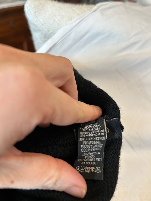 Berretto nero GUESS in lana e viscosa