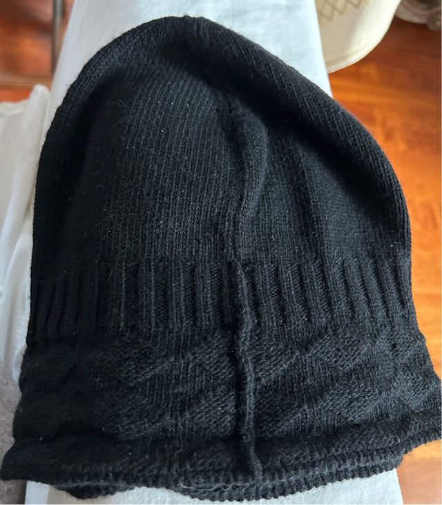 Berretto nero GUESS in lana e viscosa