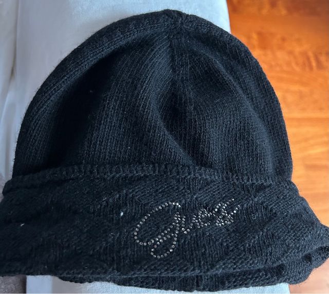 Berretto nero GUESS in lana e viscosa