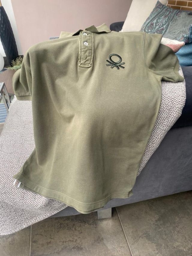 Polo verde Benetton. Impecable