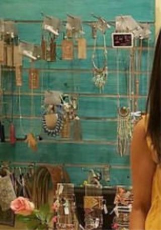 Mueble expositor tienda rieles