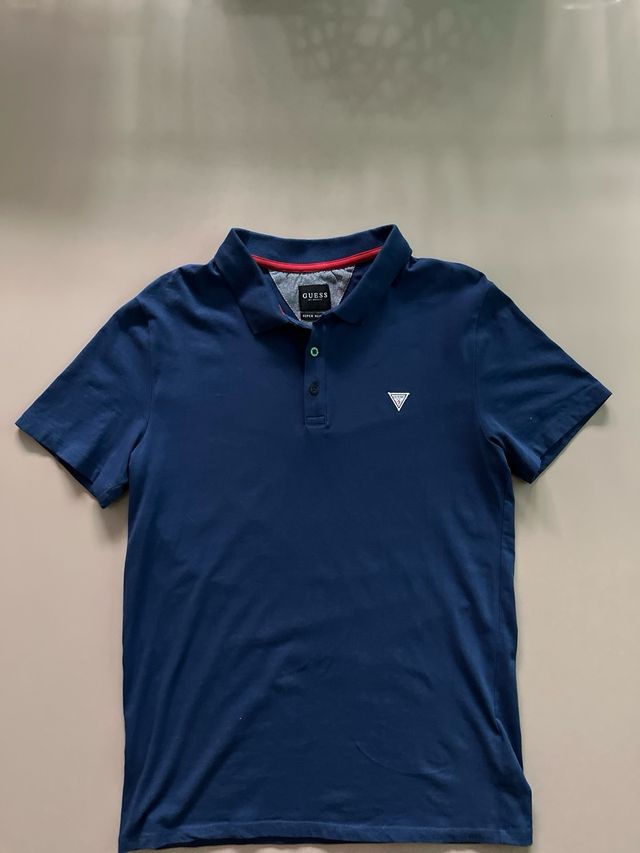 Polo azul Guess. Impecable
