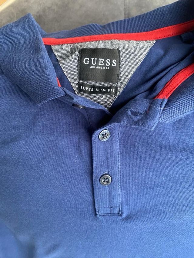 Polo azul Guess. Impecable